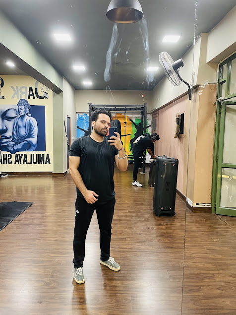 Dark Sweat Health Gym interior and training session view 5